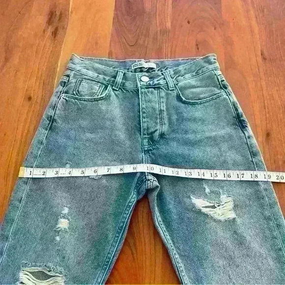 Zara Denim Jeans high waisted light washed Ripped with Frayed Tie dye white hem. - Picture 12 of 16